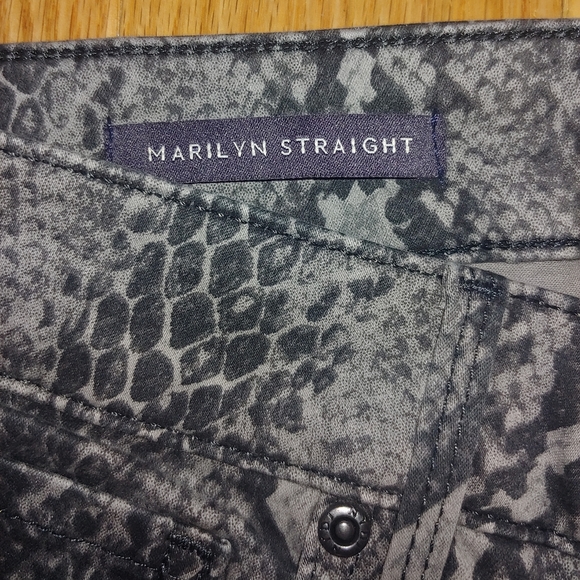 NWT NYDJ Black Snake Marilyn High-Waist Button-Fly Straight-Leg Jeans – Size 6 - Picture 7 of 10